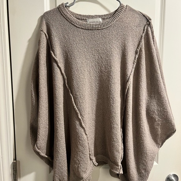 Zenana Outfitters Tops - Zenana Outfitters Taupe Dolman Top